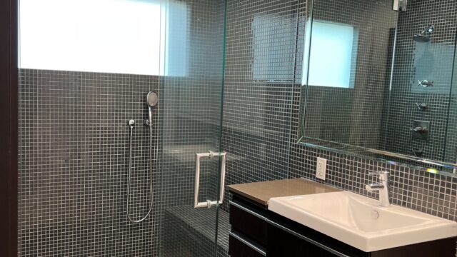 Poinsettia-WW-bathroom-shower-2